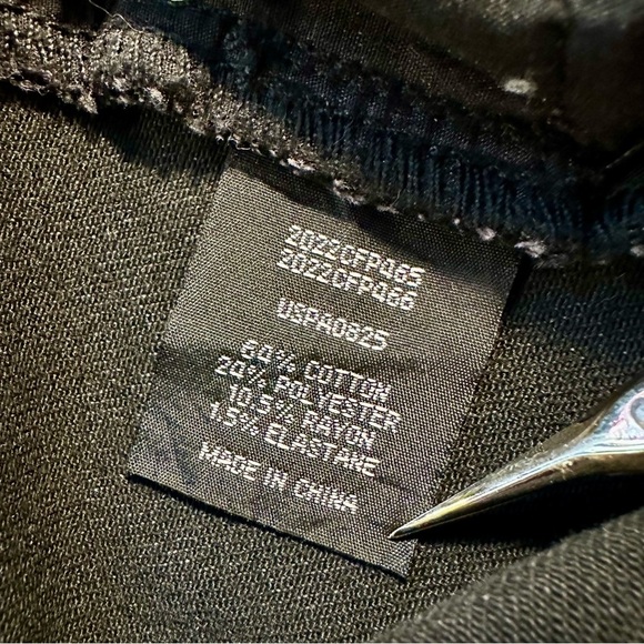 Universal Standard Etta High Rise Straight Leg Jeans 28 Inch in Washed Black 10 - Picture 7 of 16